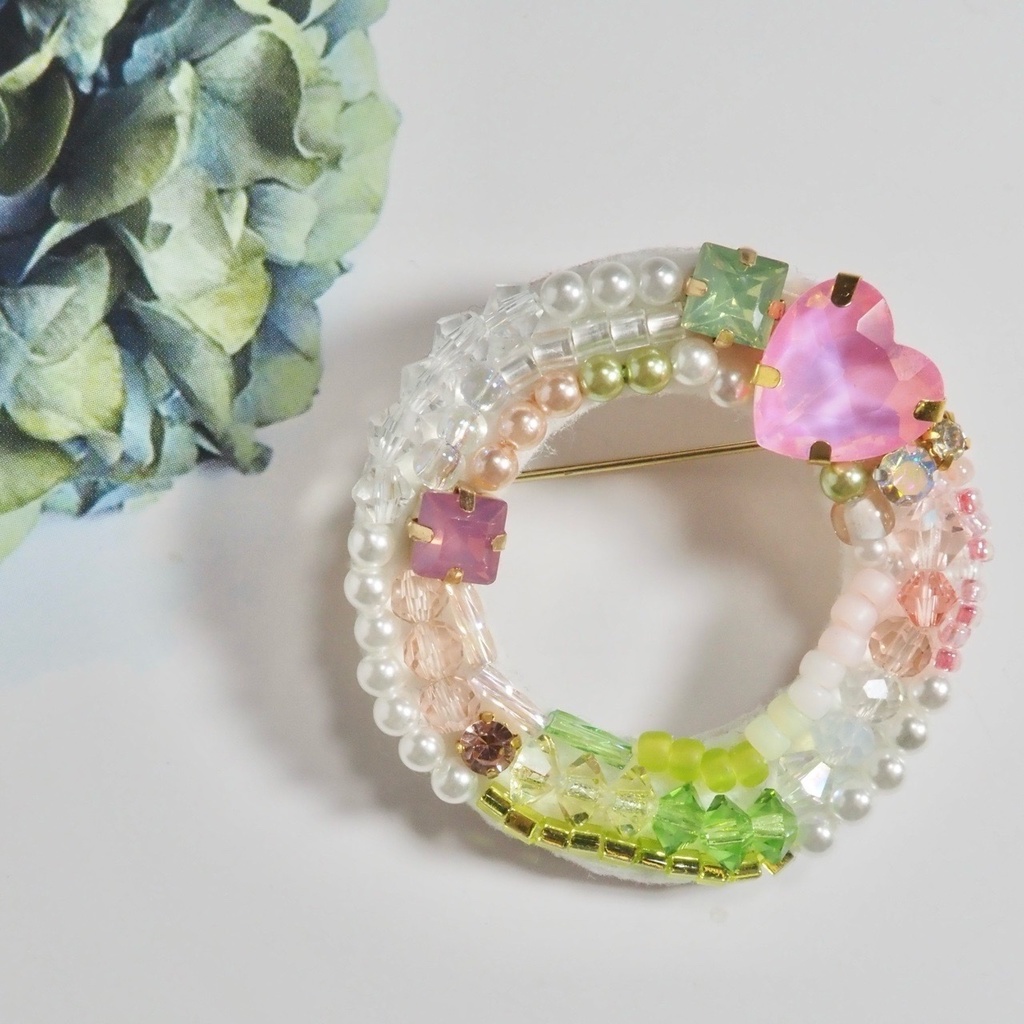 恋まどか ブローチ