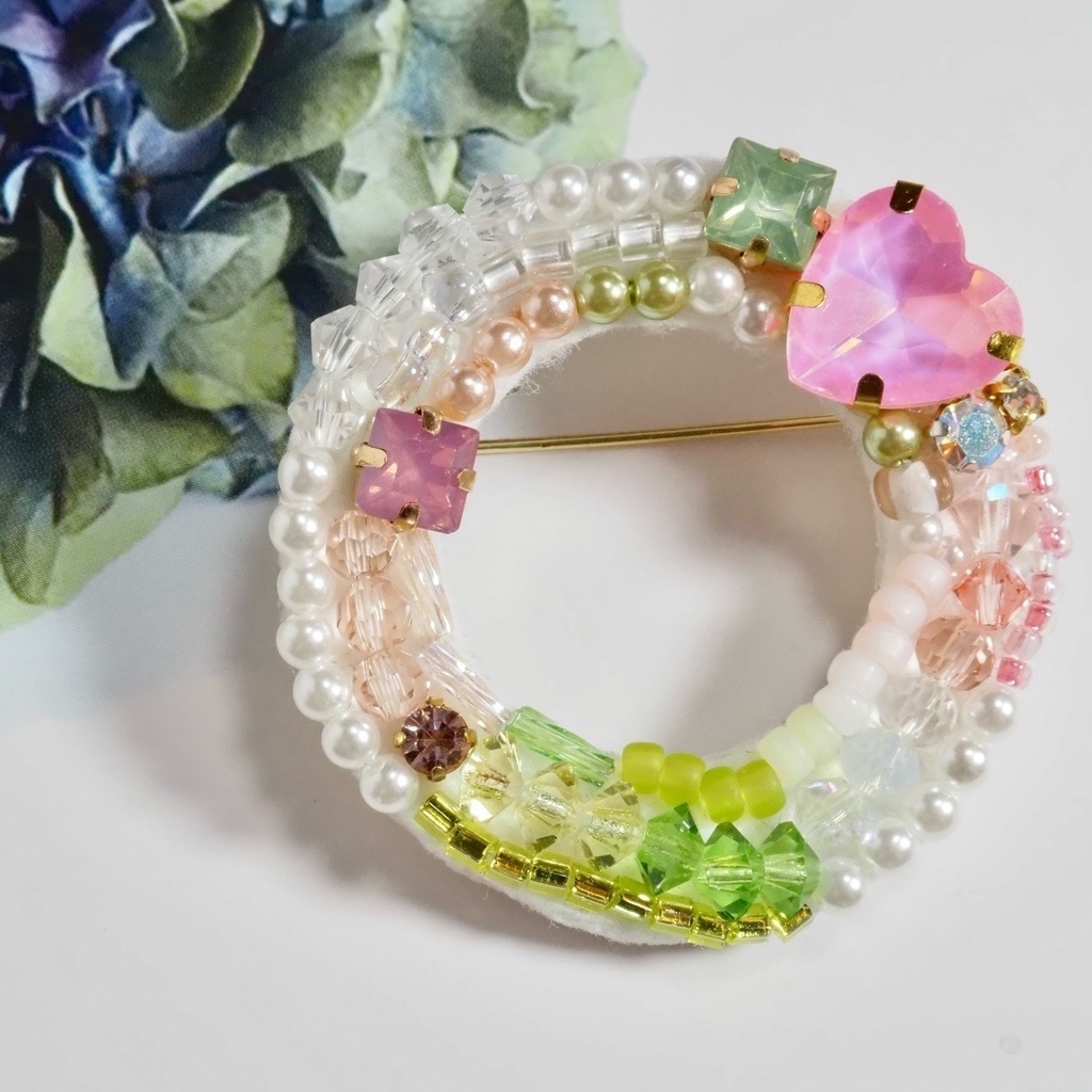 恋まどか　ブローチ