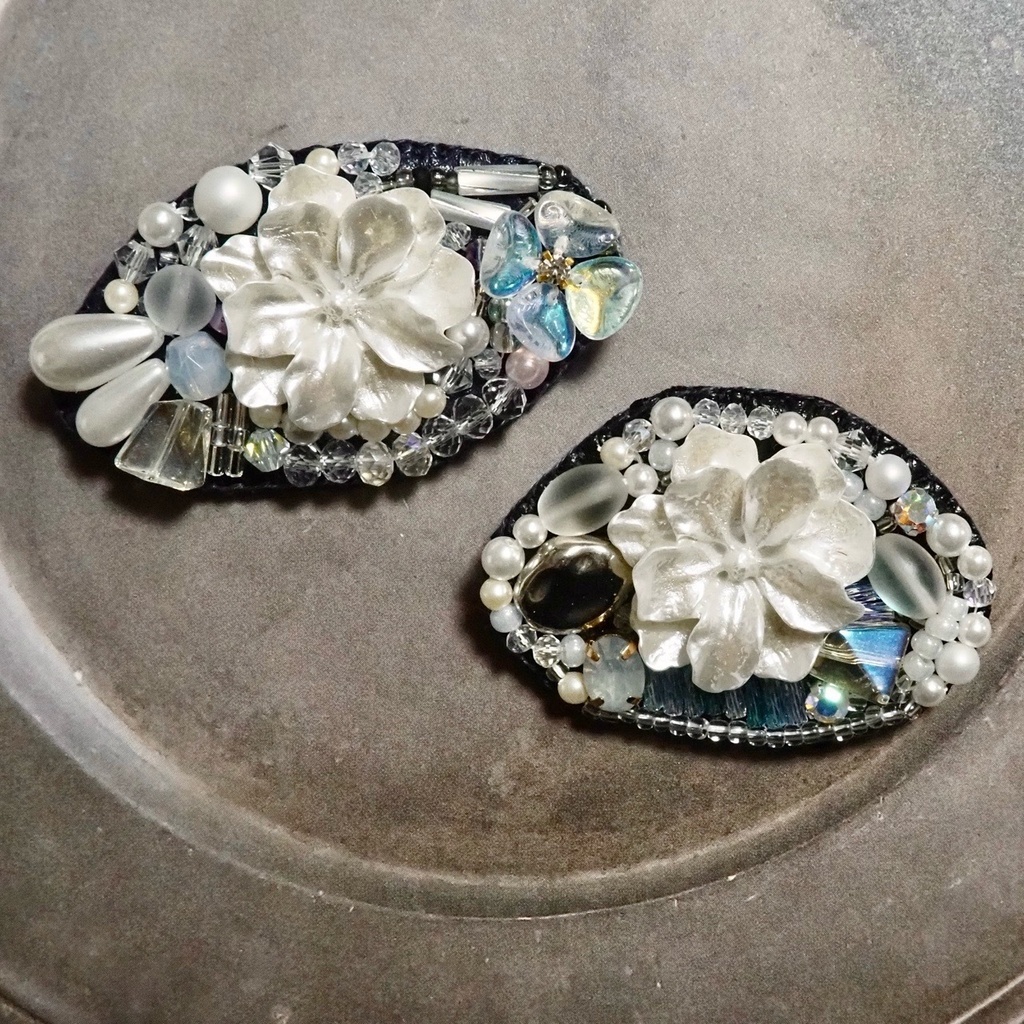 燐光　ブローチ