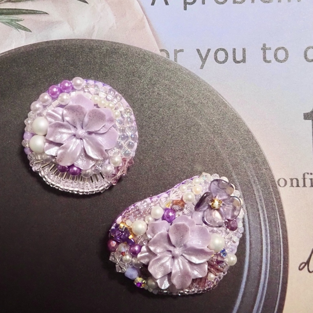 優姿　ブローチ