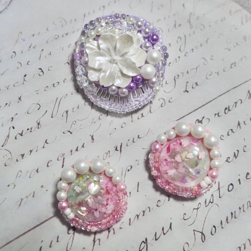 花の姉妹　ブローチ