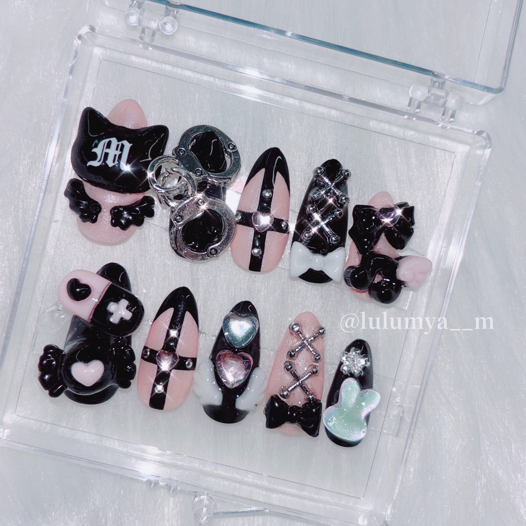 ピンク地雷系ネイルチップ🖤🎀⛓️(パーツ20個以上)/文字変更可能✨️