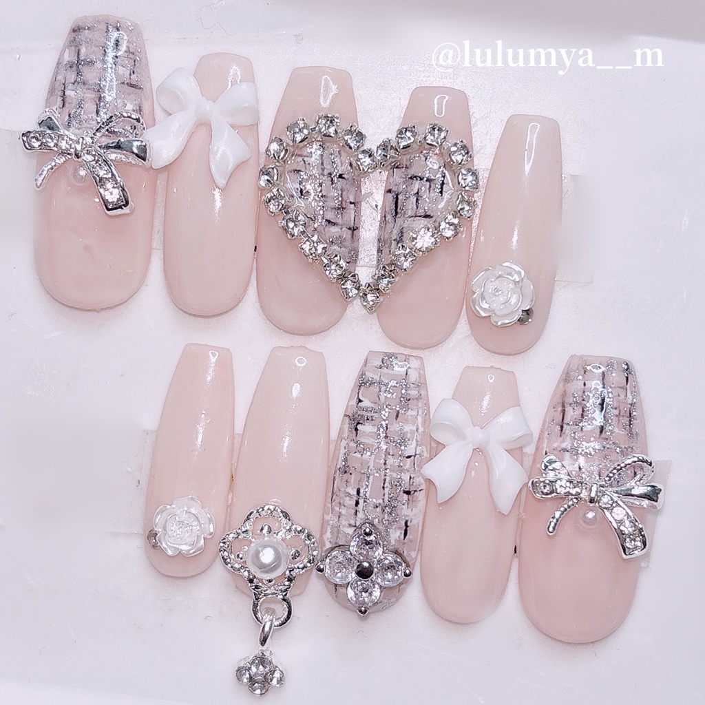 リボンツイードワンホンネイル 𝜗𝜚 (パーツ10個以下)