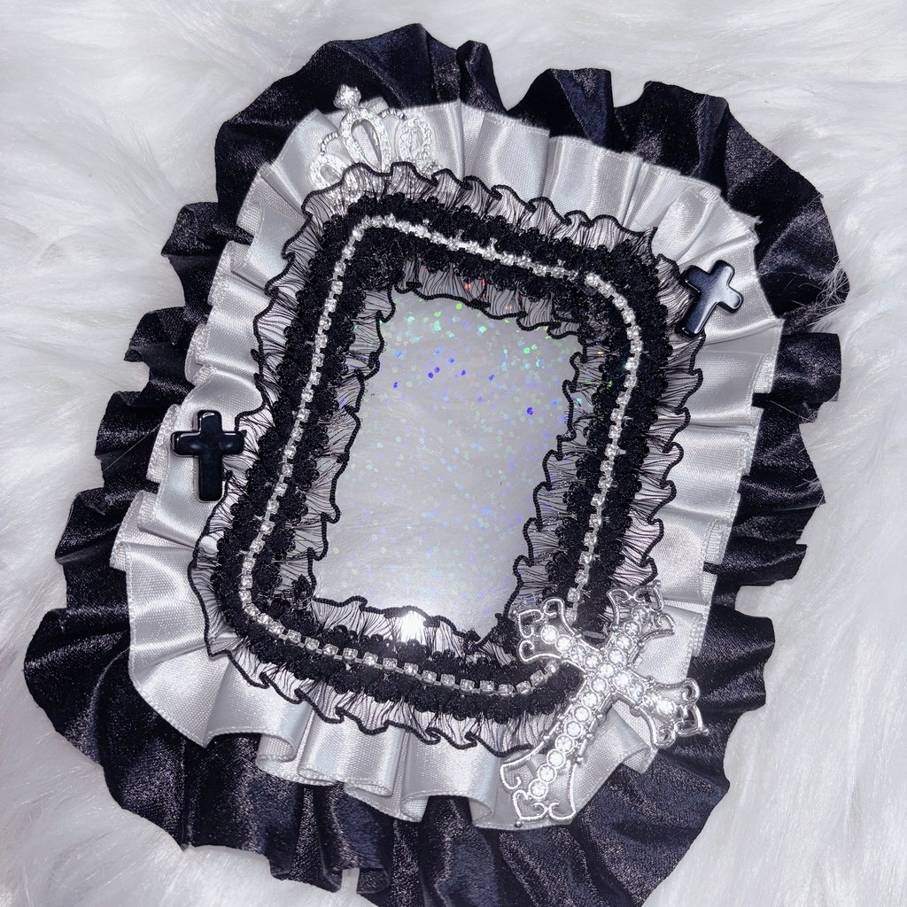 𝐁𝐥𝐚𝐜𝐤 × 𝐒𝐢𝐥𝐯𝐞𝐫🖤🩶 (B8トレカケース/十字架×王冠)