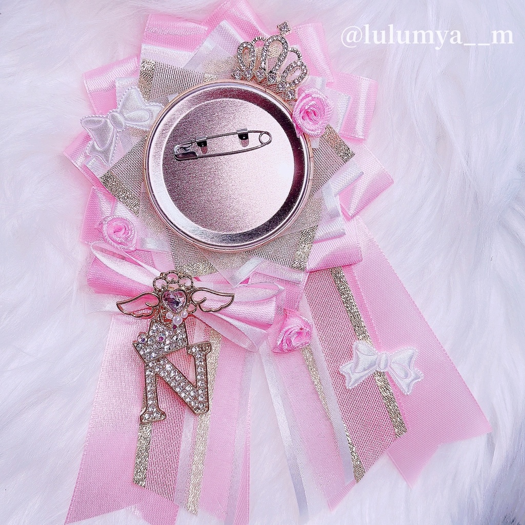 𝐏𝐢𝐧𝐤 × 𝐆𝐨𝐥𝐝 痛𝐑𝐨𝐬𝐞𝐭𝐭𝐞 🌷🩷(イニシャルチャーム/王冠/57mm缶バッジ用)