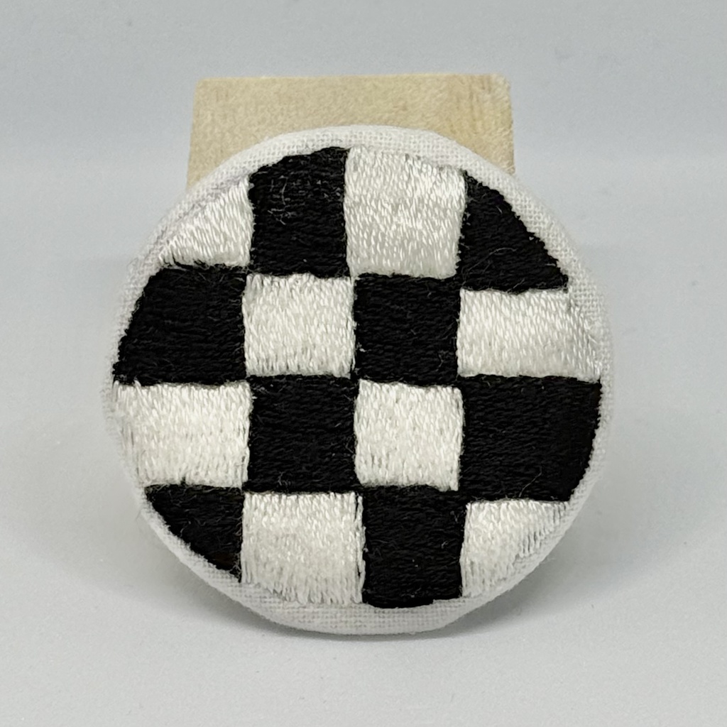 刺繍缶バッジ「ユカ」