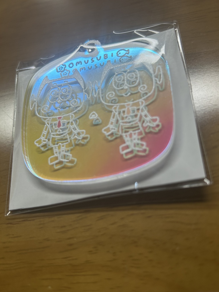 オムスビ ピンクオーロラアクリルキーホルダー
