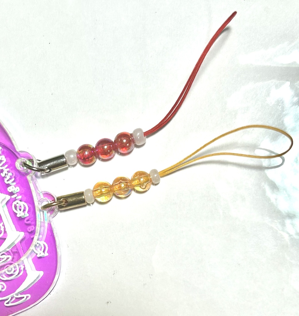 オムスビ ピンクオーロラアクリルキーホルダー