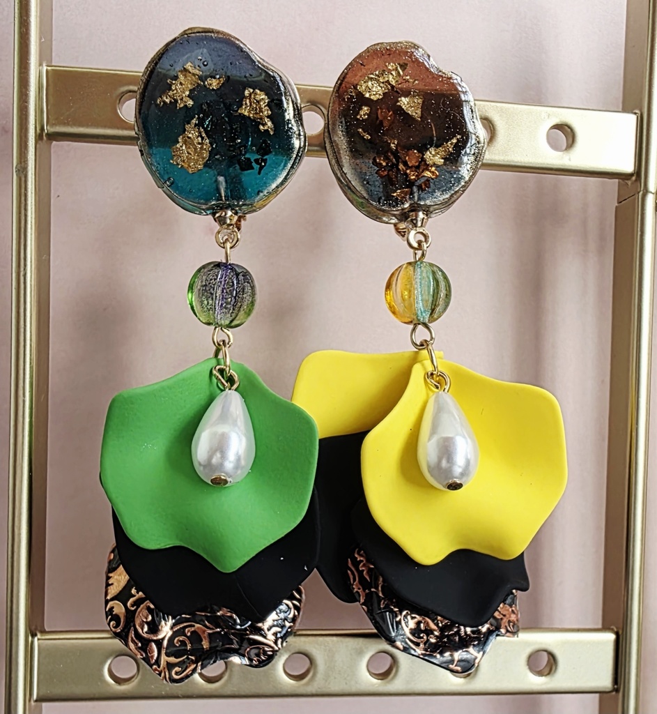 マレレオイメージアクセサリー【花びら】
