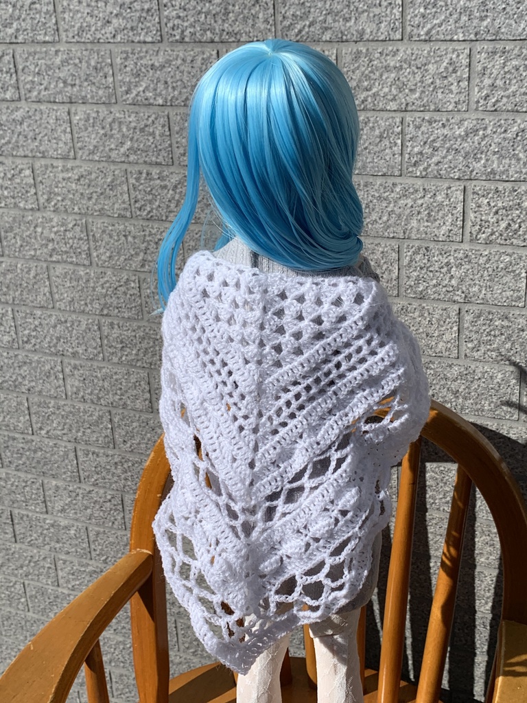 レース模様の三角ショール(ホワイト)