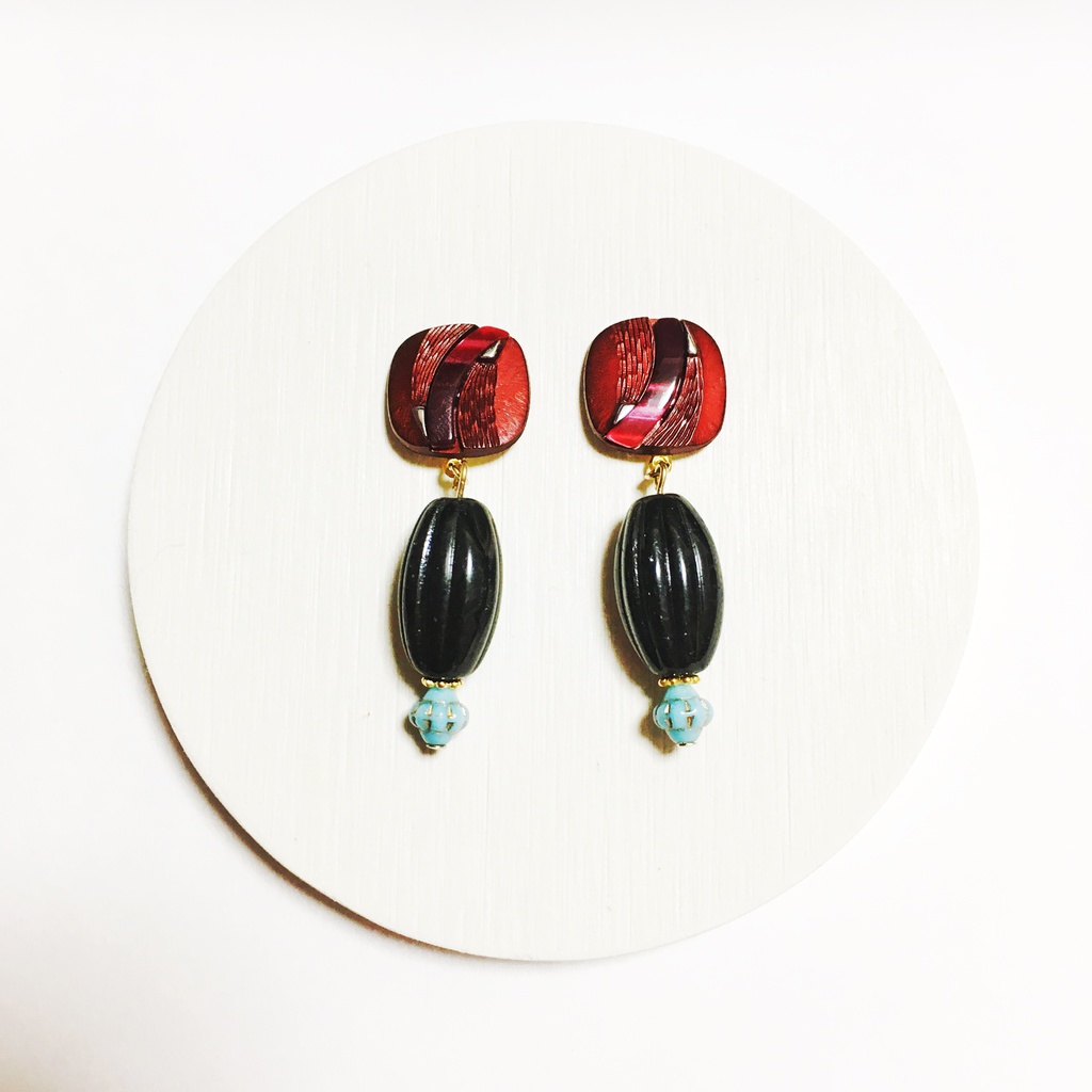 兼定組のヴィンテージボタンピアス