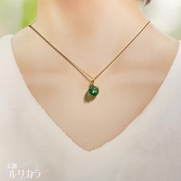 ガラス 緑×金色 フカネ巻き®︎ワイヤーラップペンダントトップ