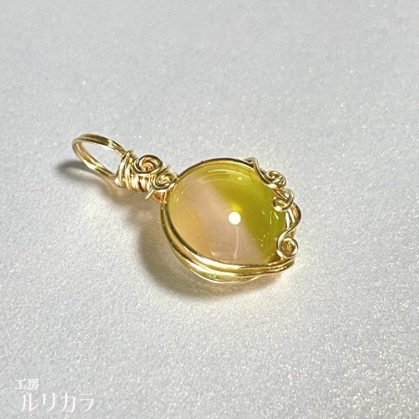 ガラス 薄桃~黄色グラデ フカネ巻き®︎ワイヤーラップペンダントトップ