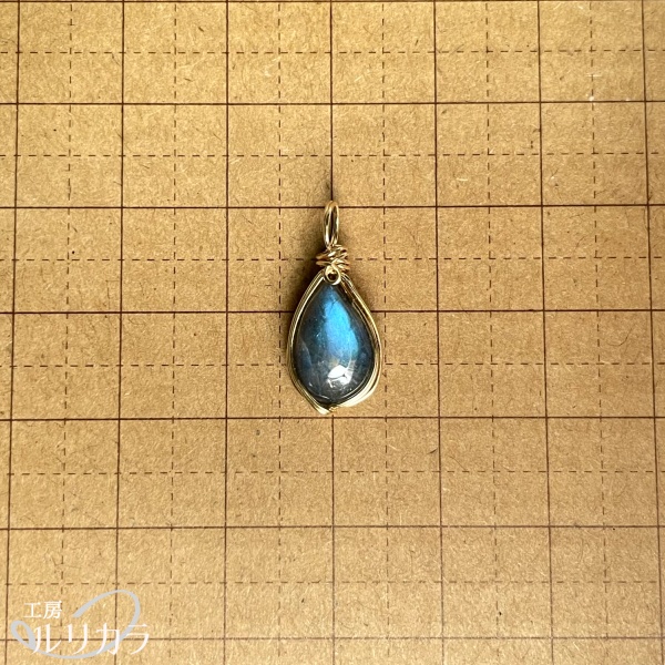 ラブラドライト フカネ巻き®︎ワイヤーラップペンダントトップ
