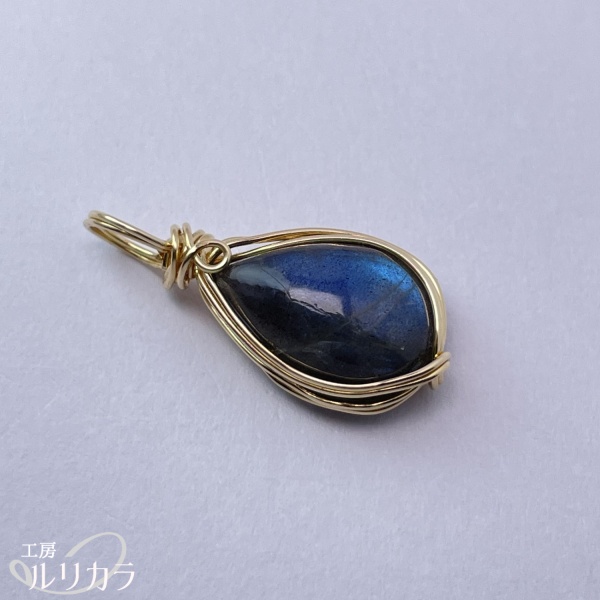 ラブラドライト フカネ巻き®︎ワイヤーラップペンダントトップ