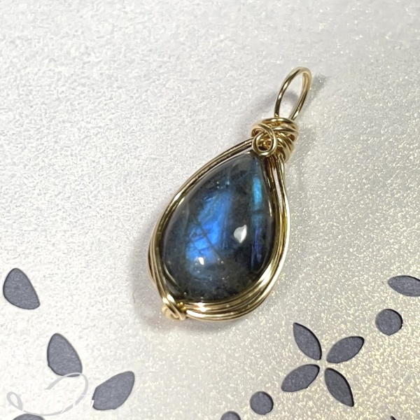 ラブラドライト フカネ巻き®︎ワイヤーラップペンダントトップ