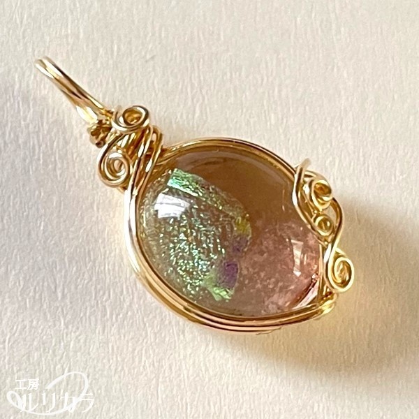 ガラス ベールピンク×薄緑 フカネ巻き®︎ワイヤーラップペンダントトップ