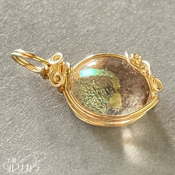 ガラス ベールピンク×薄緑 フカネ巻き®︎ワイヤーラップペンダントトップ