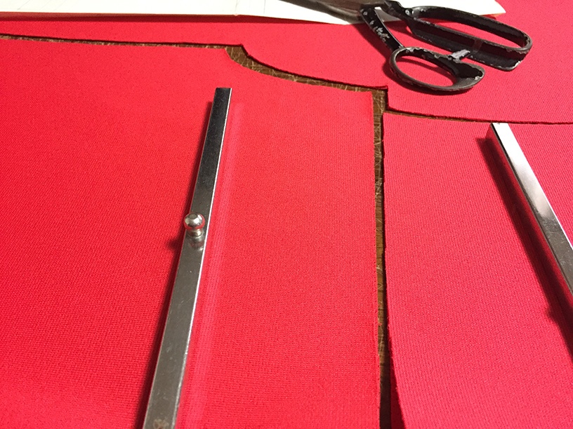 【1点もの・デザイン画付き】ベルト付きゴブラン織り切り替えドットクールニットシャツ型ワンピース(KOJI TOYODA)