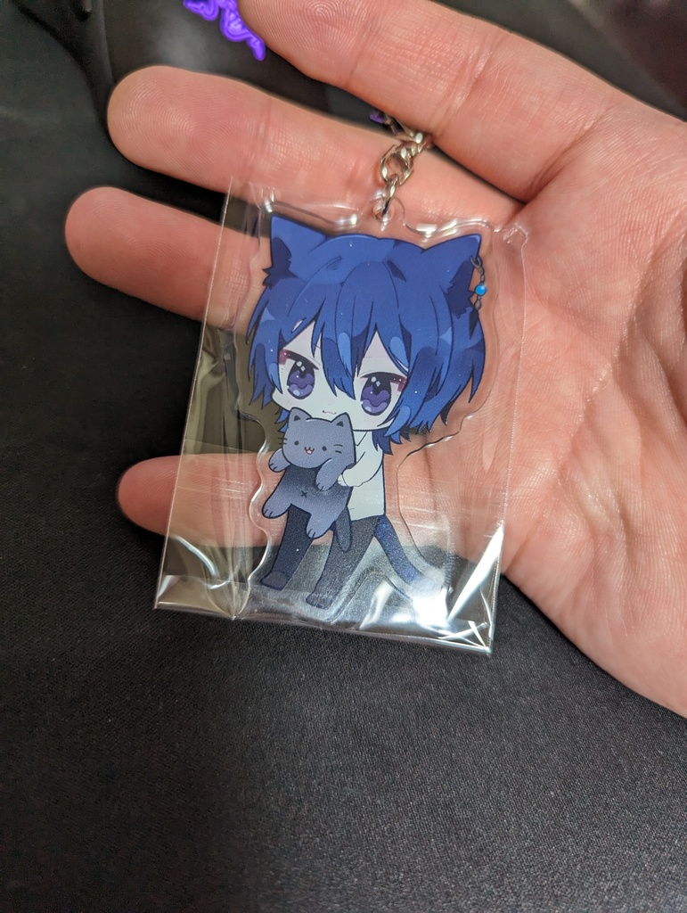 【少数再販】ねこ抱きアクリルキーホルダー