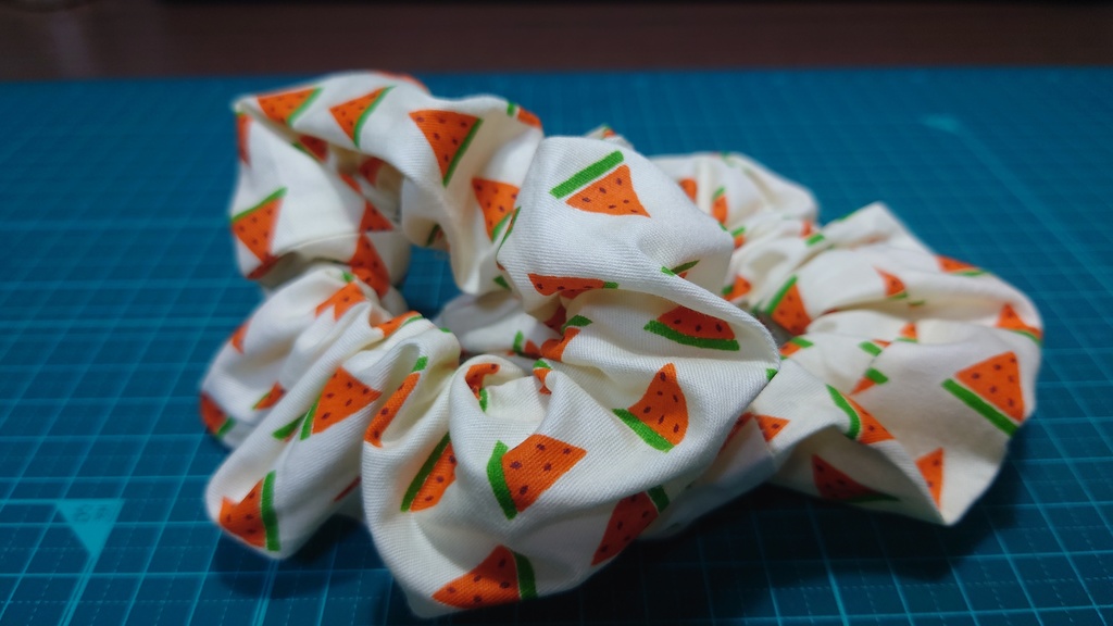 フルーツ柄シュシュ