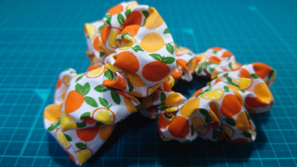 フルーツ柄シュシュ