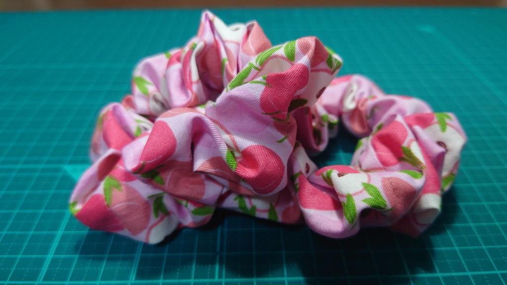 フルーツ柄シュシュ