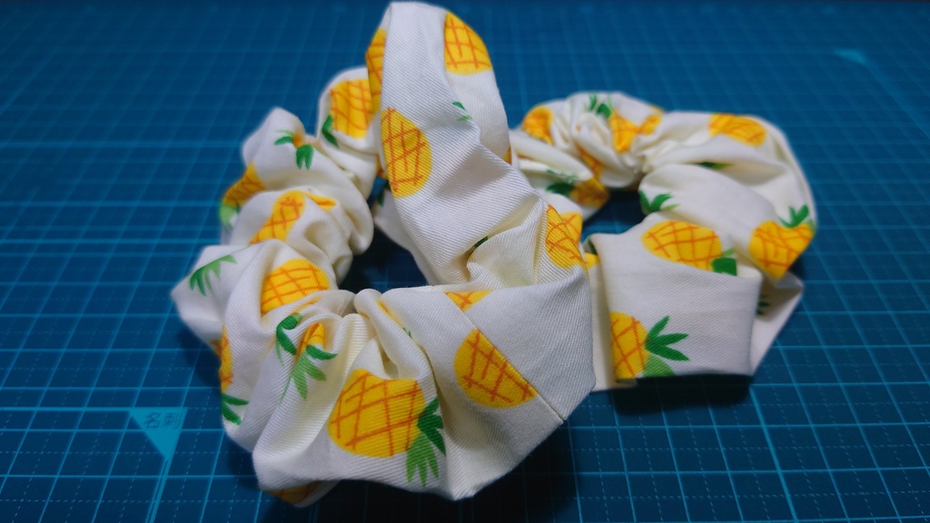 フルーツ柄シュシュ