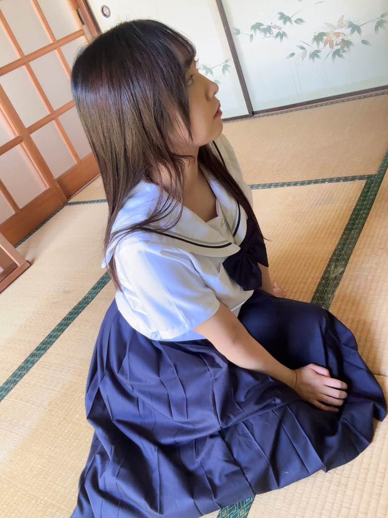 小鳥遊 彩乃の撮り下ろしチェキ