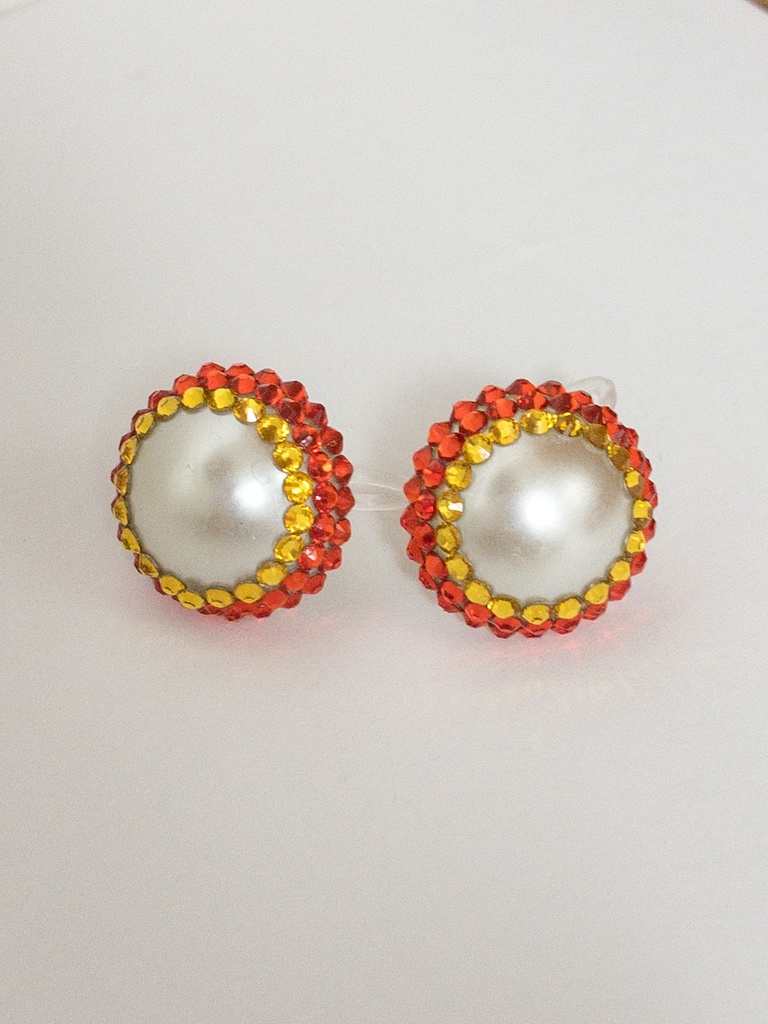 炎イメージの樹脂イヤリング　スワロフスキー　オレンジ　黄色