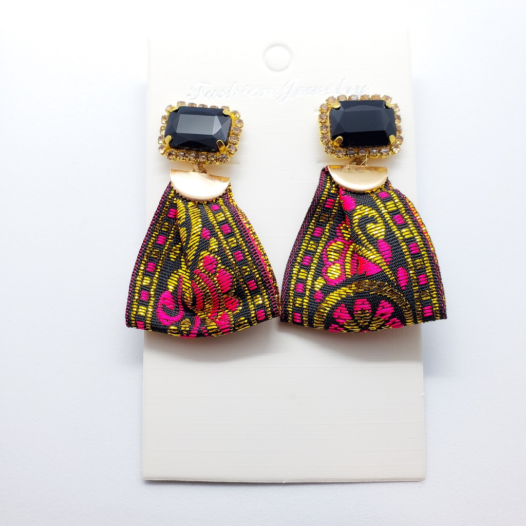 中王区　ピアス