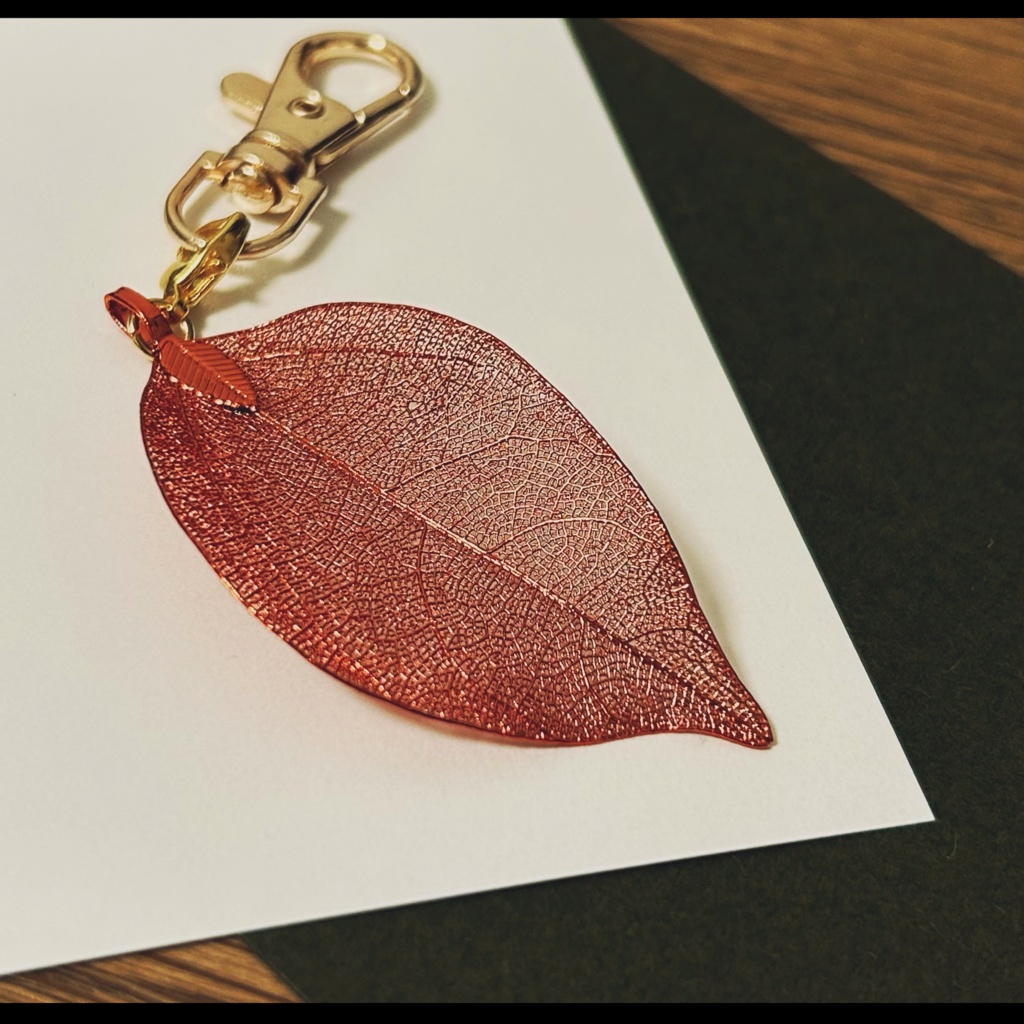 梅染たぬきの葉っぱキーホルダー