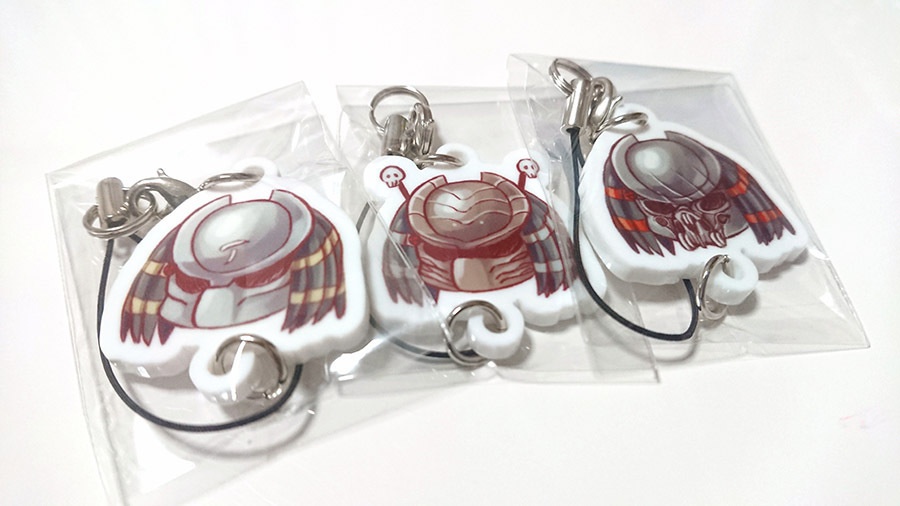 繋がるアクリルキーホルダー(白)