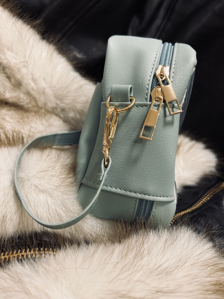 【『ルームメイト②』発売記念】「 KAI climbing NOAH 」ポーチ【二次販売】