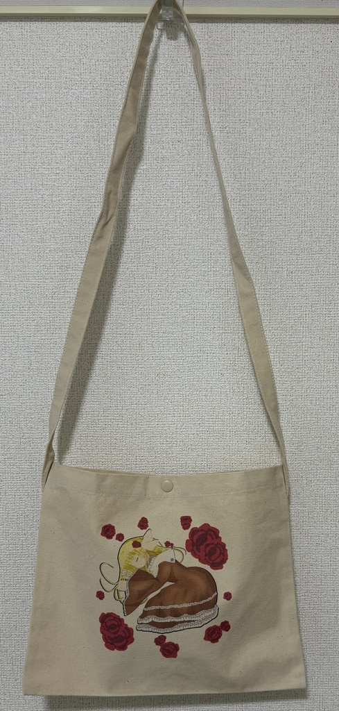 クラシカルロリータの金髪少女のサコッシュ