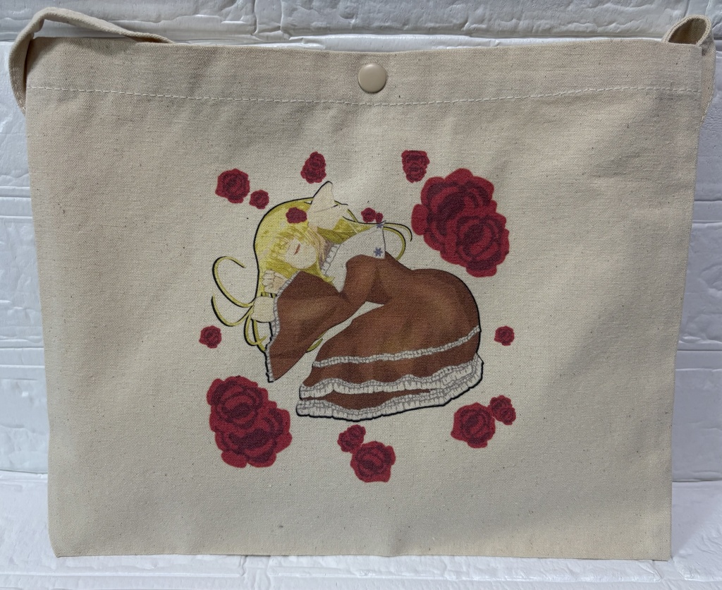 クラシカルロリータの金髪少女のサコッシュ