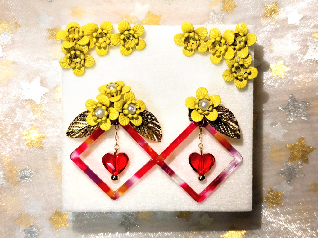 金色の花の耳飾り