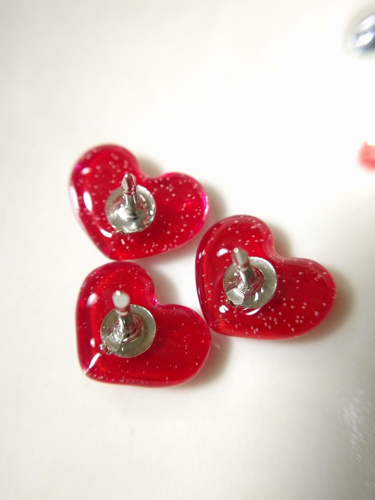 ハートのピンバッジ