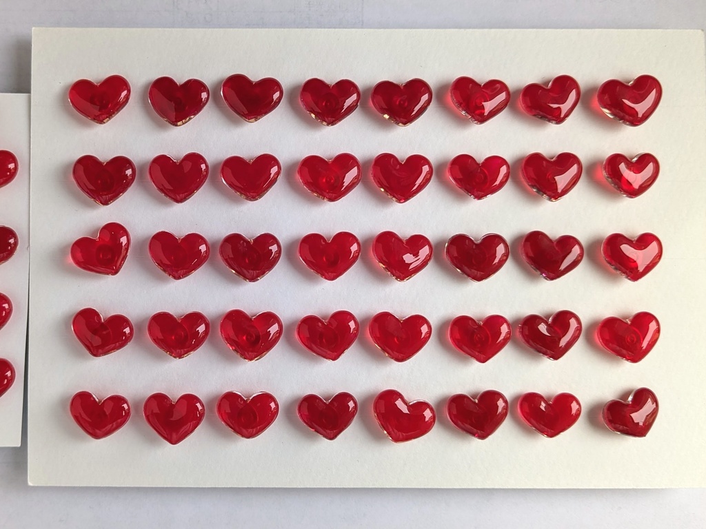 ハートのピンバッジ