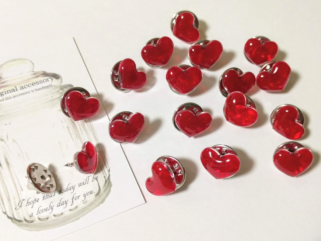ハートのピンバッジ