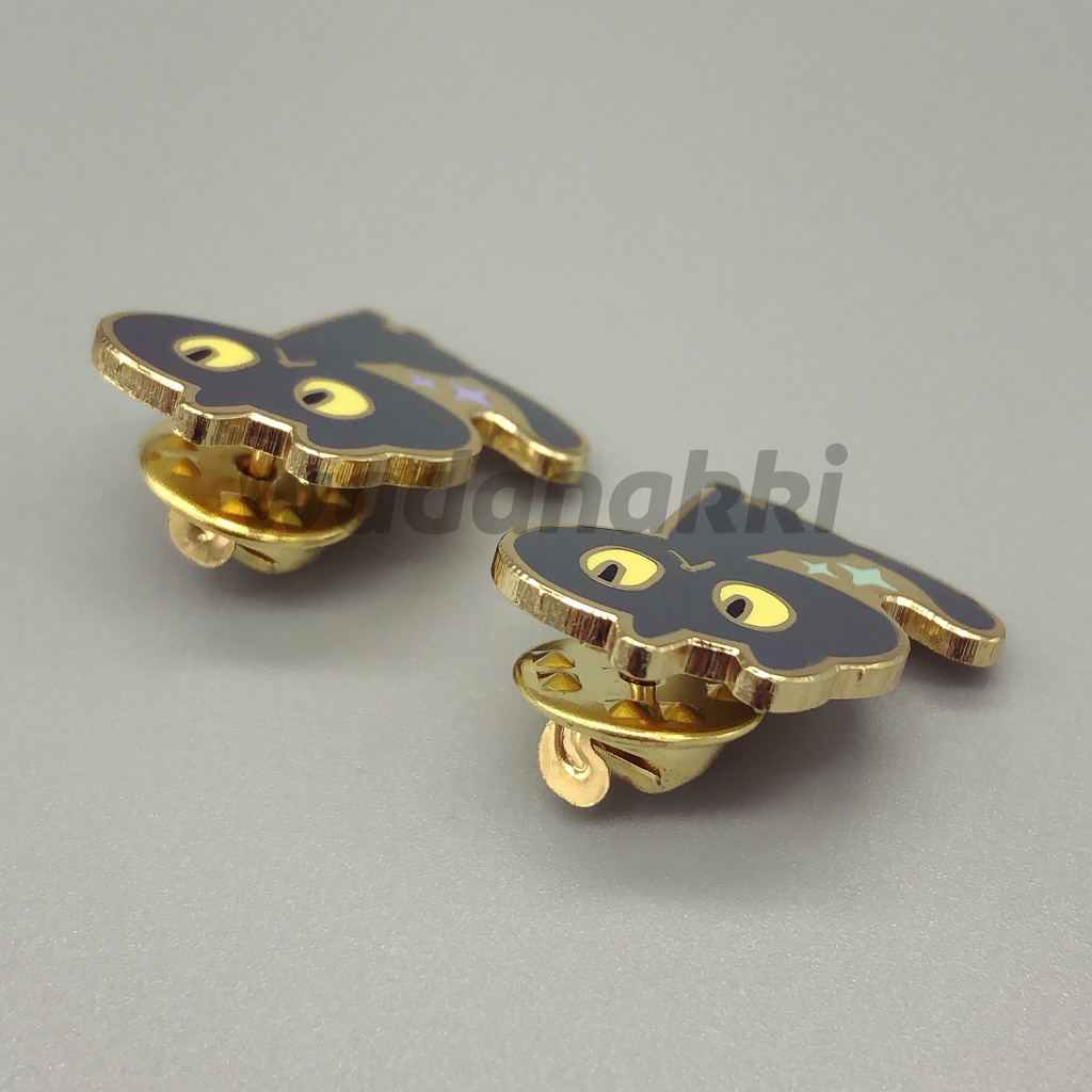 黒猫のピンバッジ