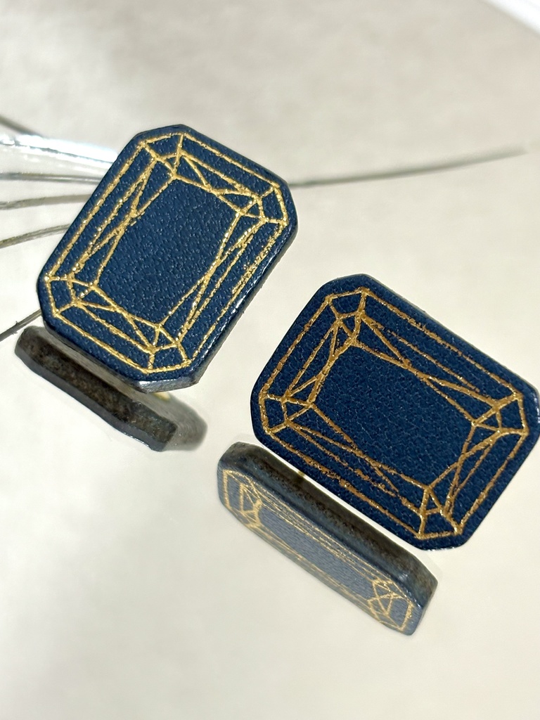 箔押しピアス