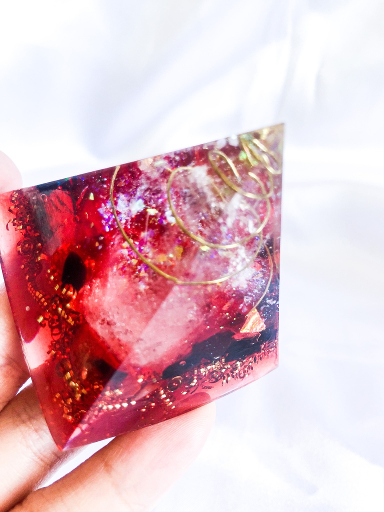 ピラミッド型オルゴナイト☆第1チャクラ