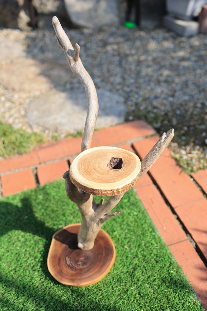 妖精さんが座ってそうな椅子 33号