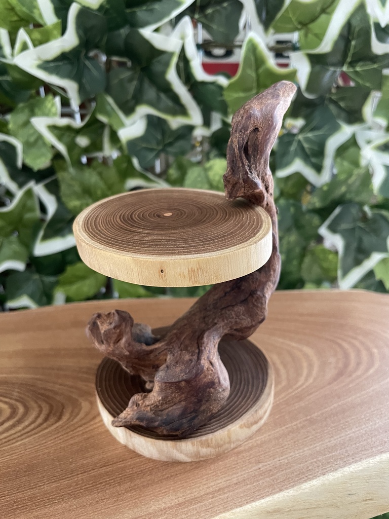 ちっちゃい妖精さんが座ってそうな椅子 4号