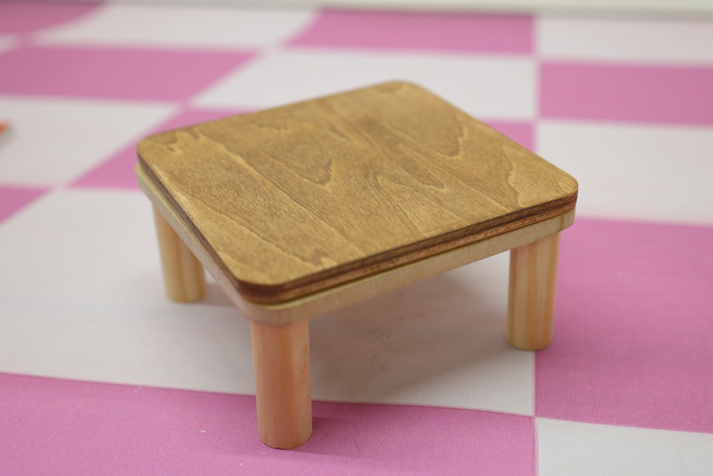 ちっちゃいリバーシブル天板のコタツにもなるローテーブル