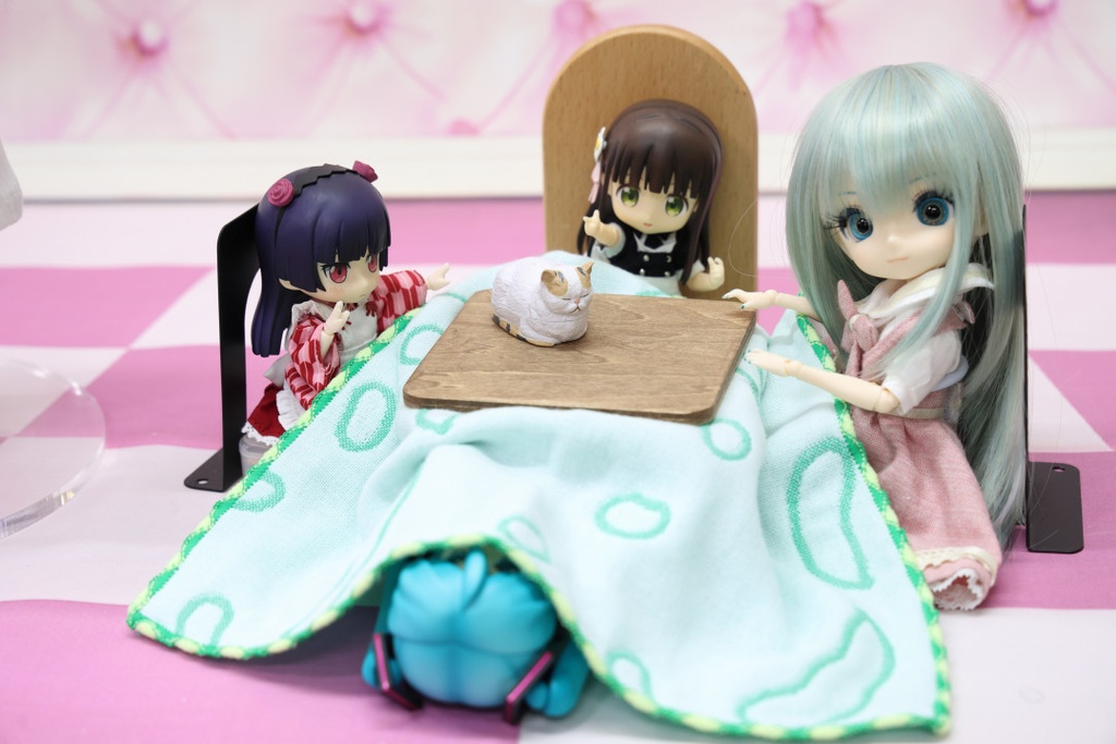 ちっちゃいリバーシブル天板のコタツにもなるローテーブル