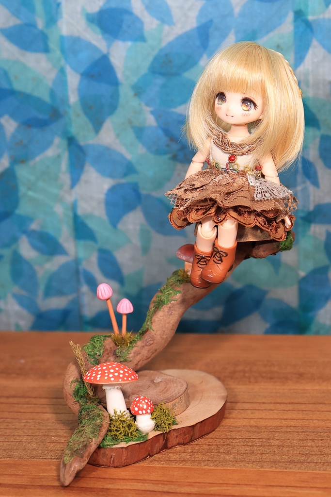 ちっちゃい妖精さんが座ってそうな椅子 コラボモデルA