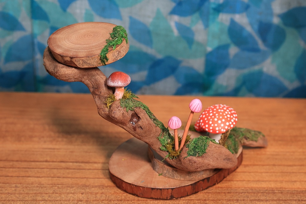 ちっちゃい妖精さんが座ってそうな椅子 コラボモデルA