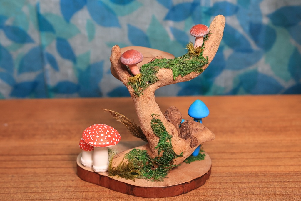 ちっちゃい妖精さんが座ってそうな椅子 コラボモデルB